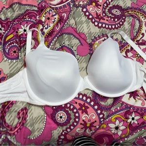 Victoria’s Secret white bra size 38d.